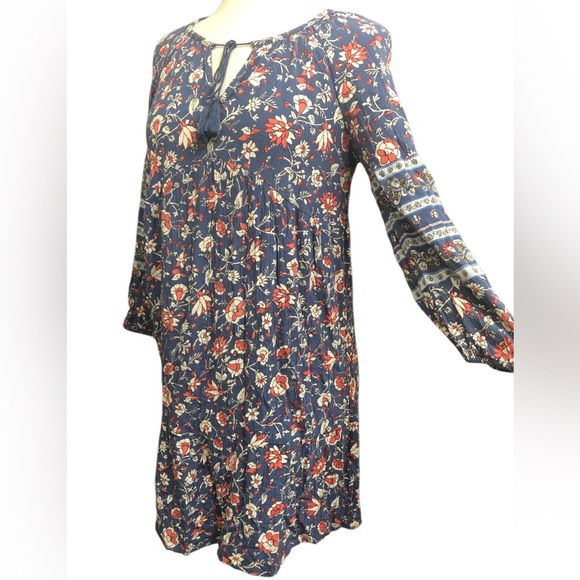 Old Navy Boho Tassel-Tie Floral Swing Dress - Picture 4 of 9